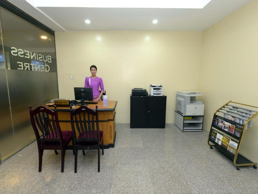Taw Win Garden Hotel Yangon Exteriör bild