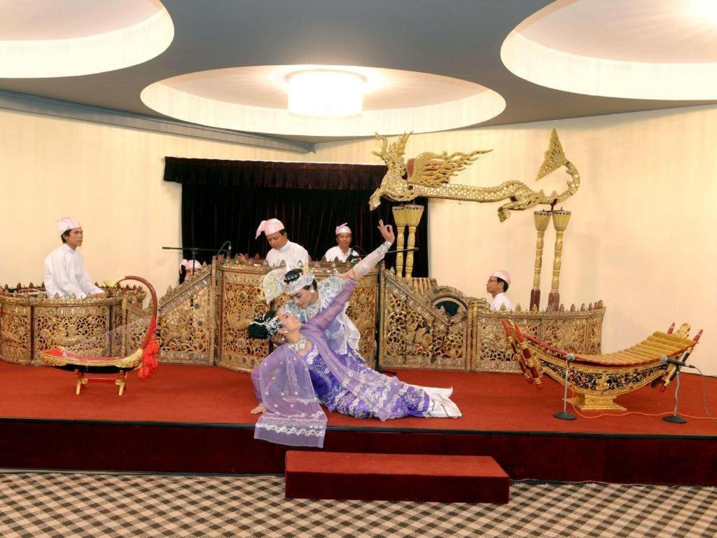 Taw Win Garden Hotel Yangon Exteriör bild
