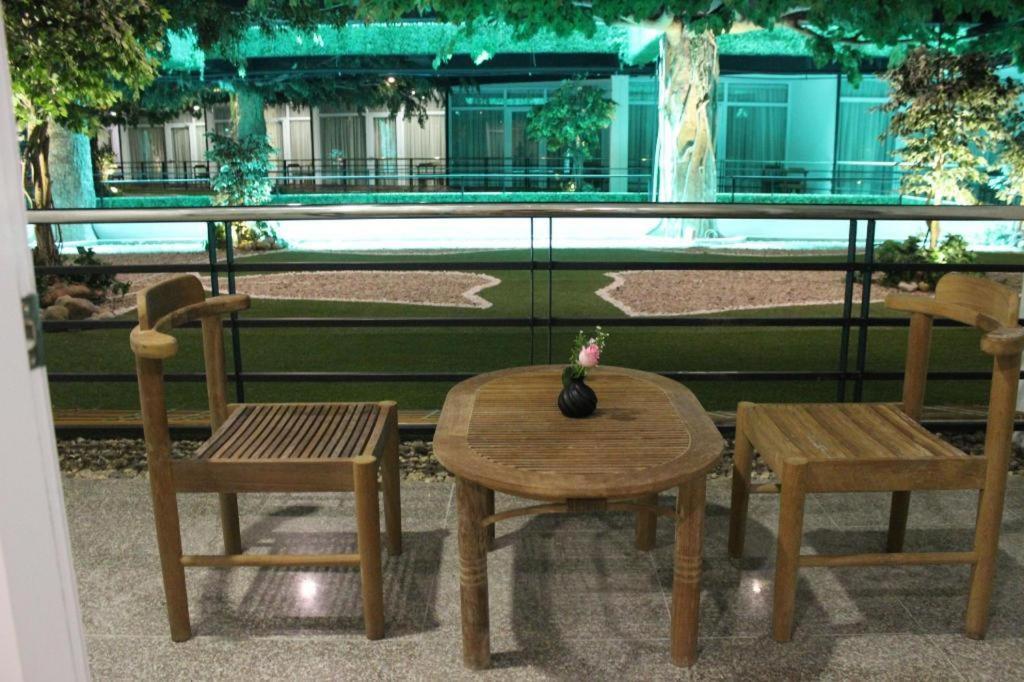 Taw Win Garden Hotel Yangon Exteriör bild