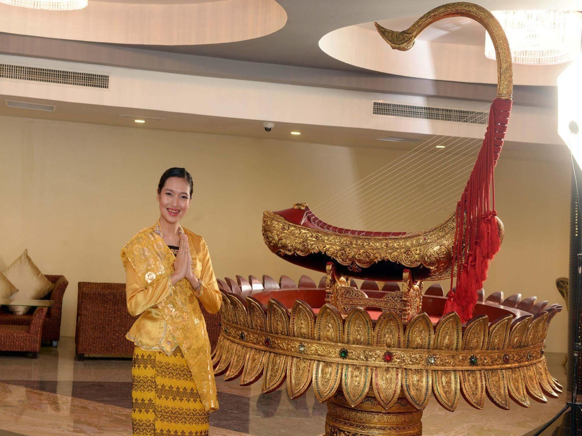 Taw Win Garden Hotel Yangon Exteriör bild